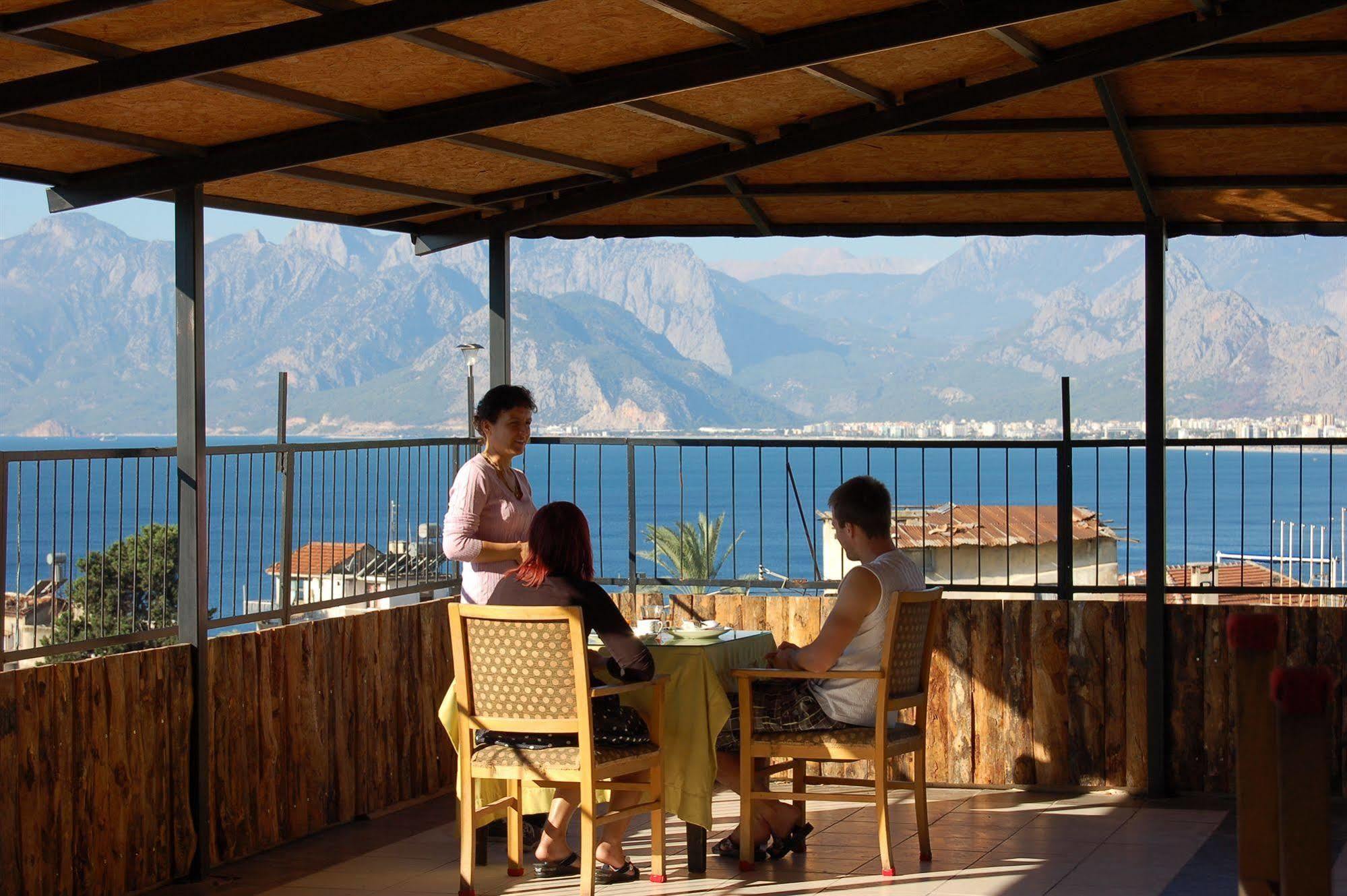 Hotel Twenty Antalya Lidé fotografie